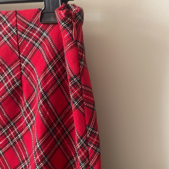 Stonebridge Red Plaid Christmas skirt - Picture 4 of 5